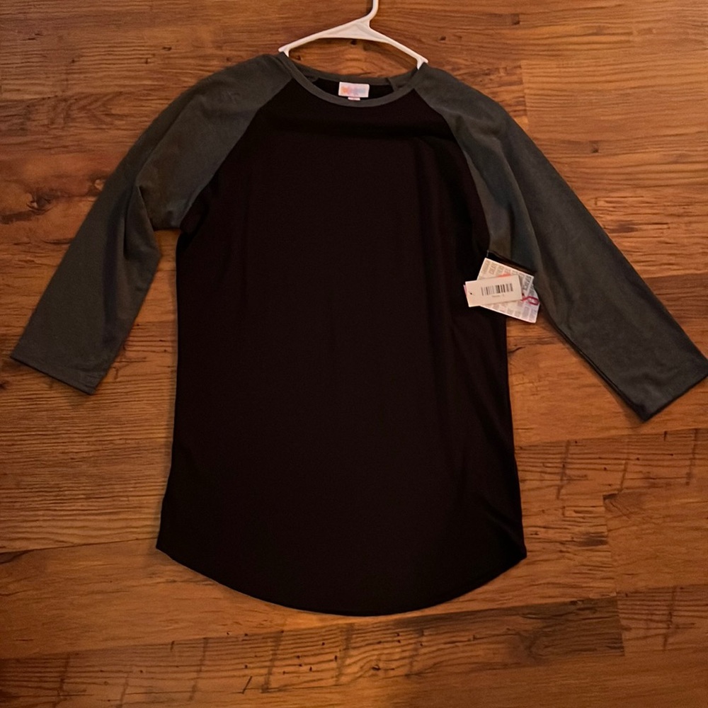 New Lularoe randy T-shirt size small